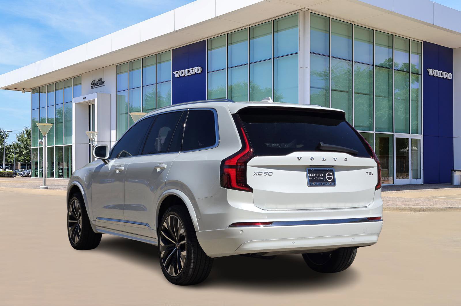 Certified 2025 Volvo XC90 T8 Plus w/ Protection Package Premier image 4