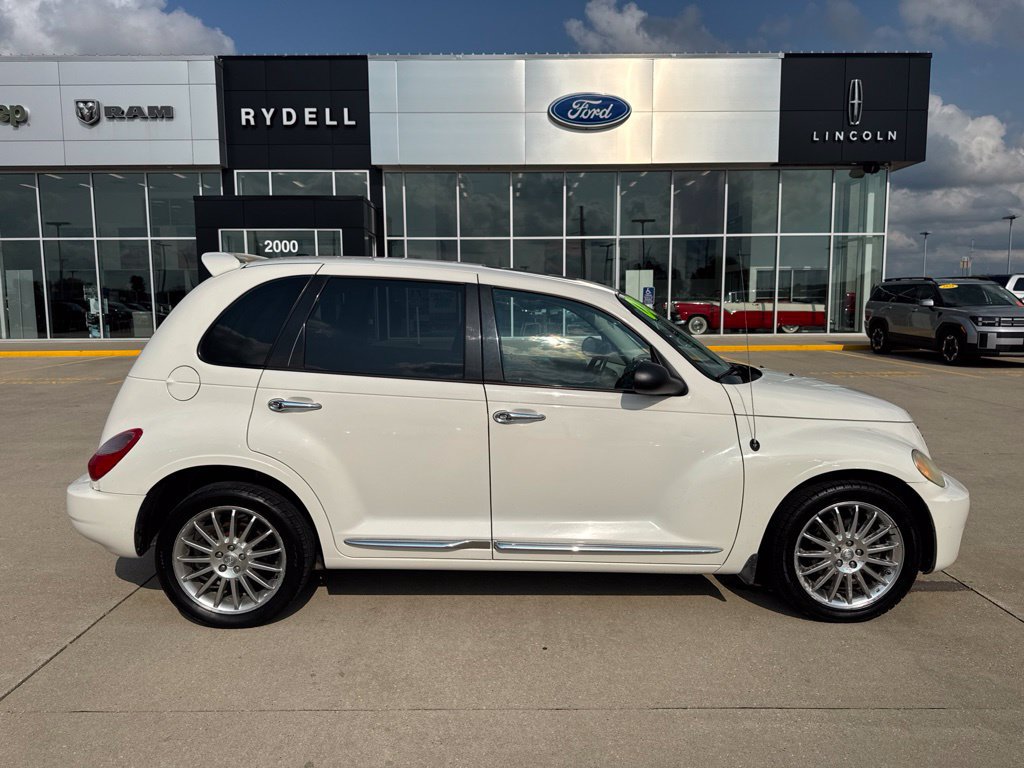 Used 2008 Chrysler PT Cruiser Limited FWD image 2