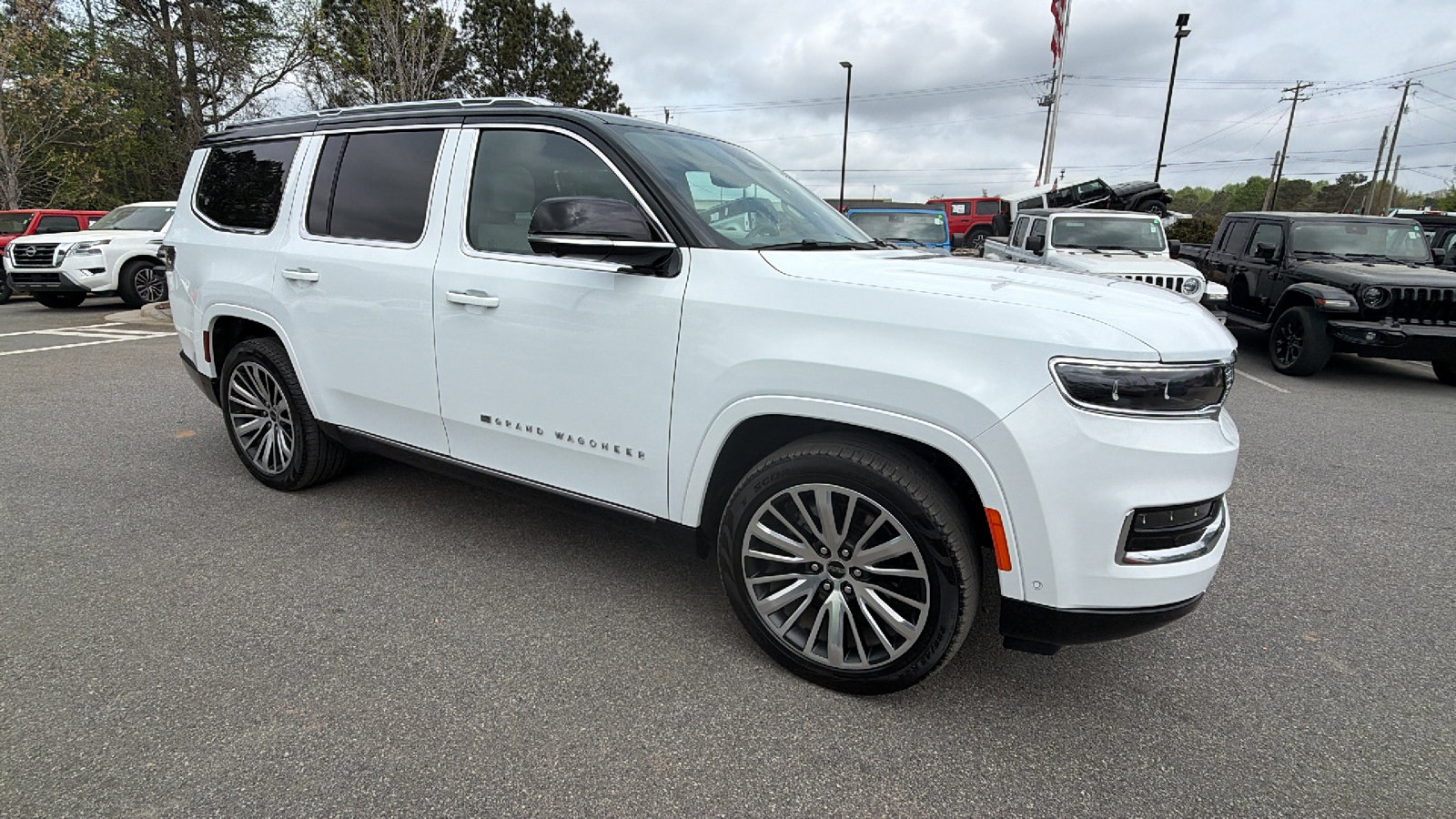 Used 2025 Jeep Grand Wagoneer 4WD image 5