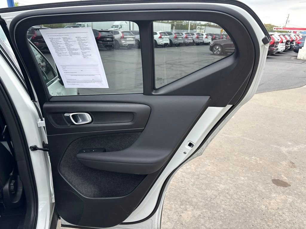 Used 2025 Volvo XC40 B5 Core AWD/4WD image 35