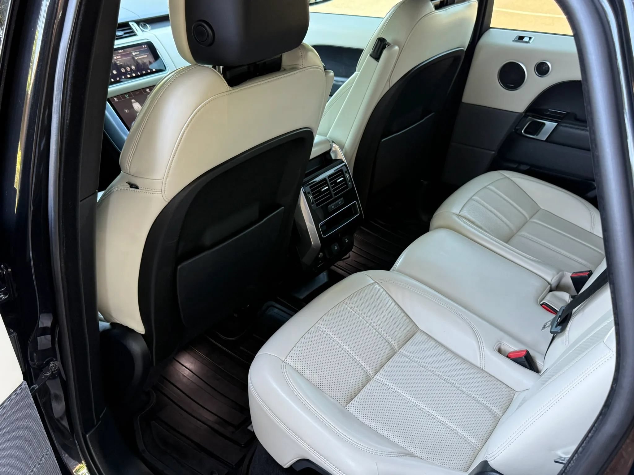 Used 2019 Land Rover Range Rover Sport Supercharged AWD/4WD image 27