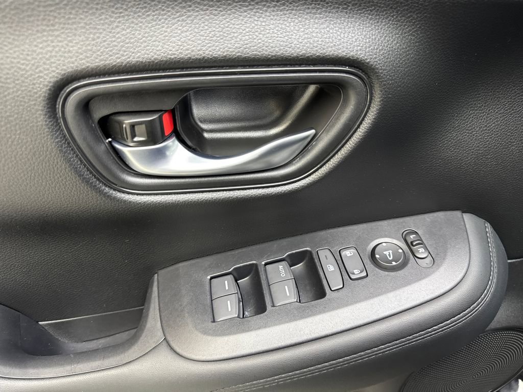 Used 2025 Honda HR-V LX image 31
