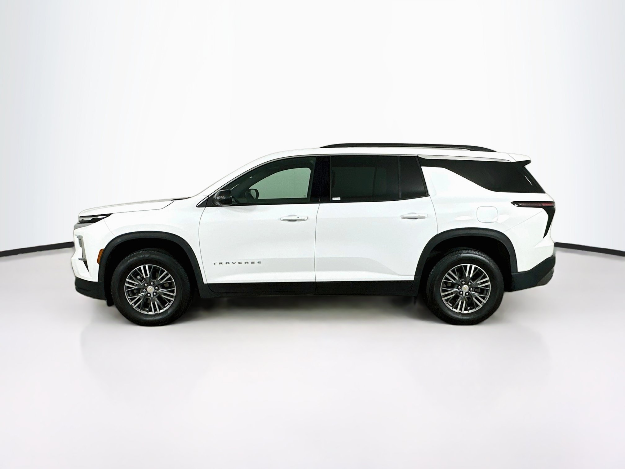 Used 2026 Chevrolet Traverse LT FWD image 4