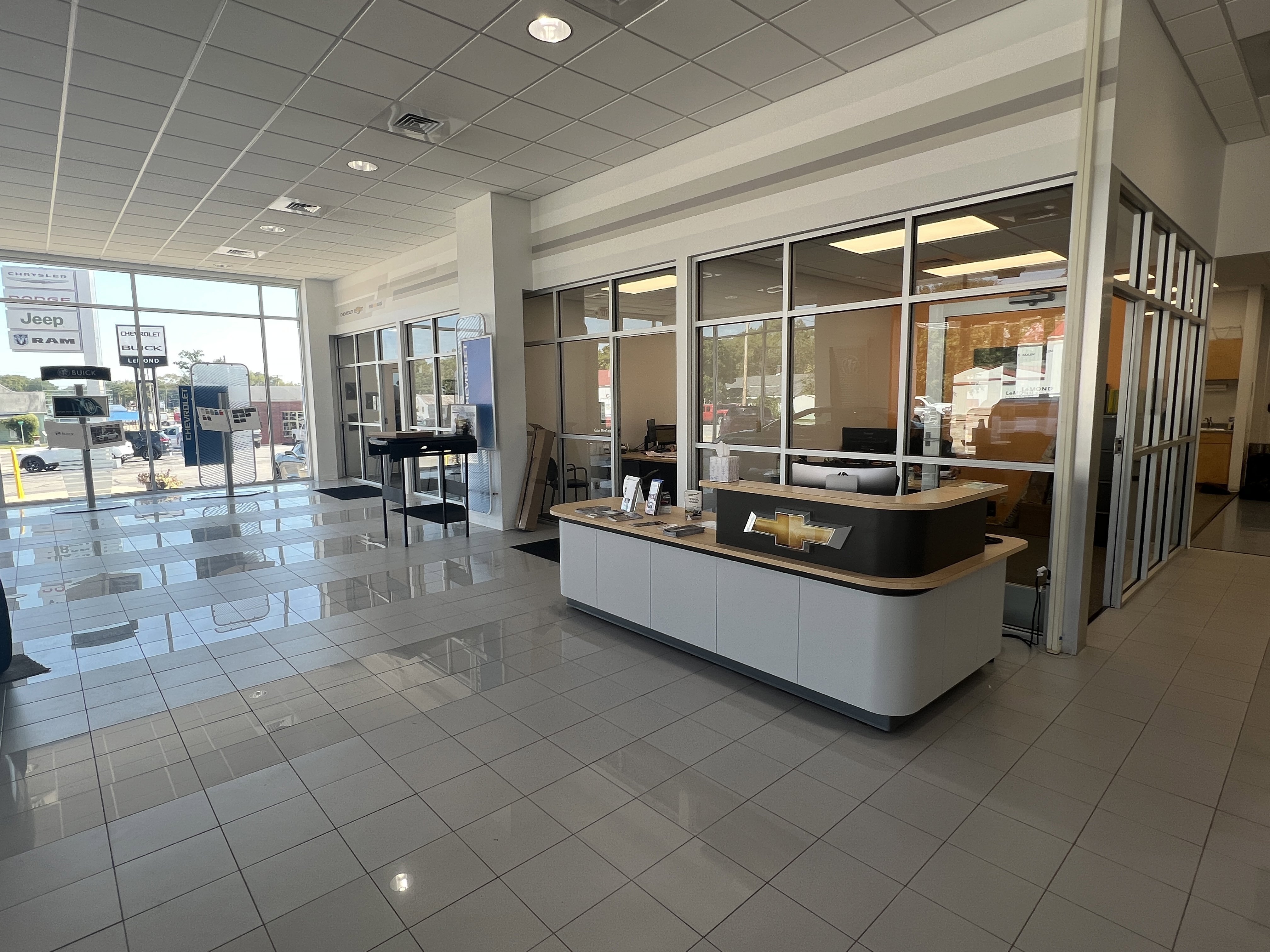 Used 2025 Nissan Frontier SV w/ SV Convenience Package image 6