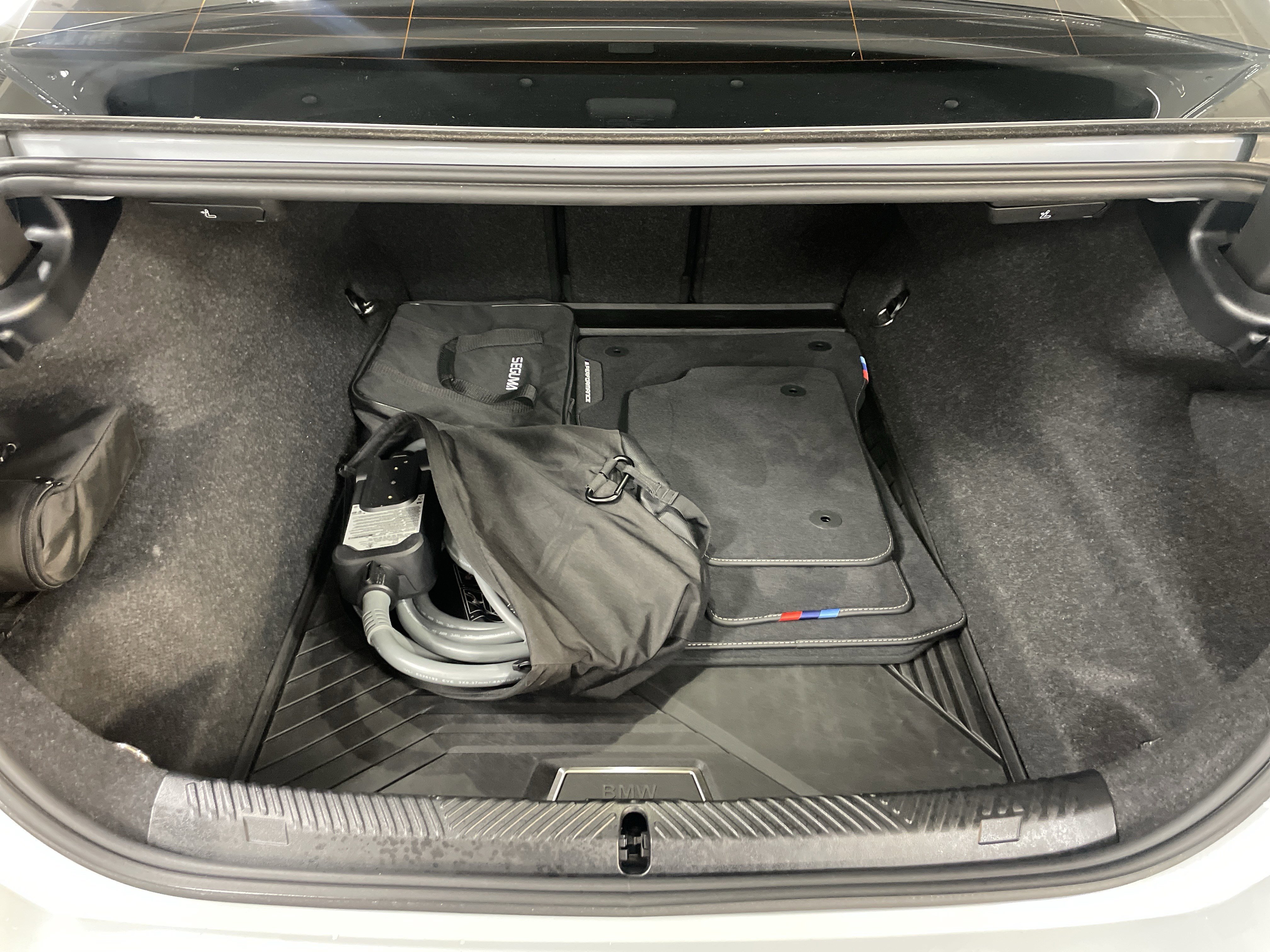 Used 2026 BMW M5 w/ Carbon Package AWD/4WD image 33