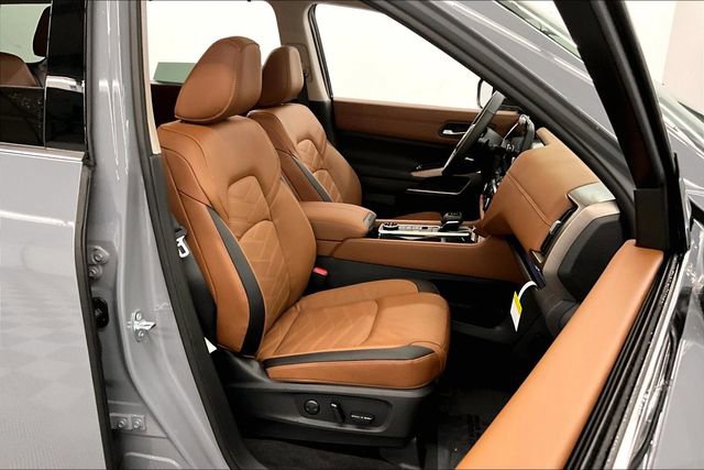 New 2025 Nissan Pathfinder Platinum w/ Lighting Package (N93) image 38