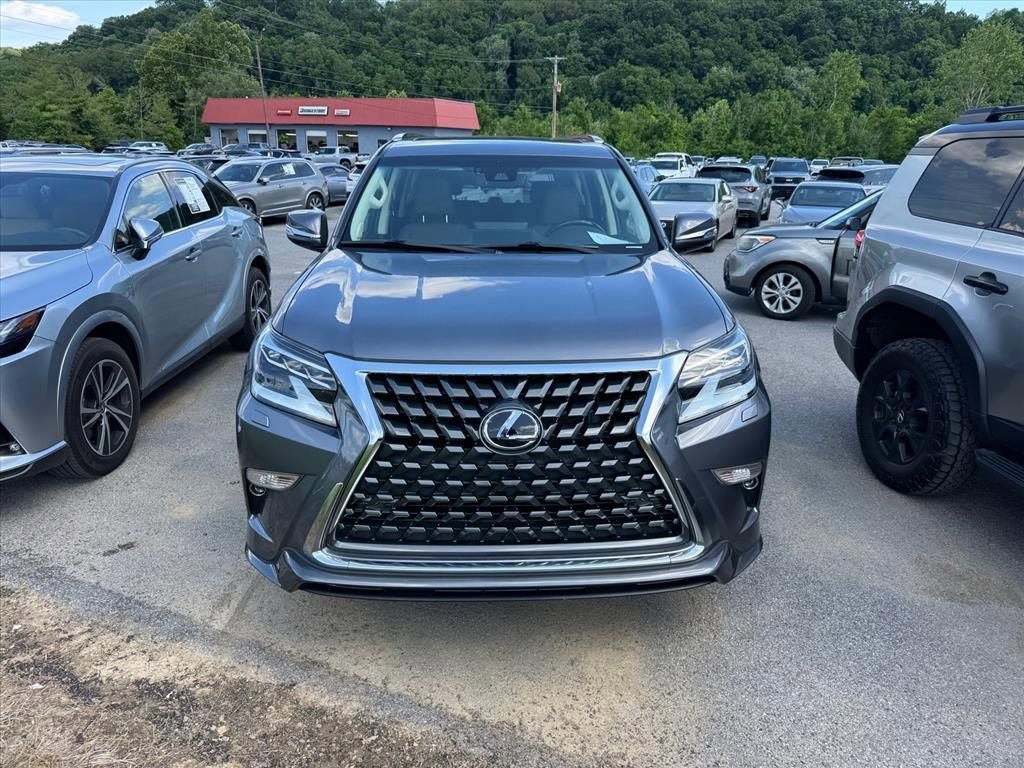 Used 2023 Lexus GX 460 Premium w/ Accessory Package AWD/4WD image 3
