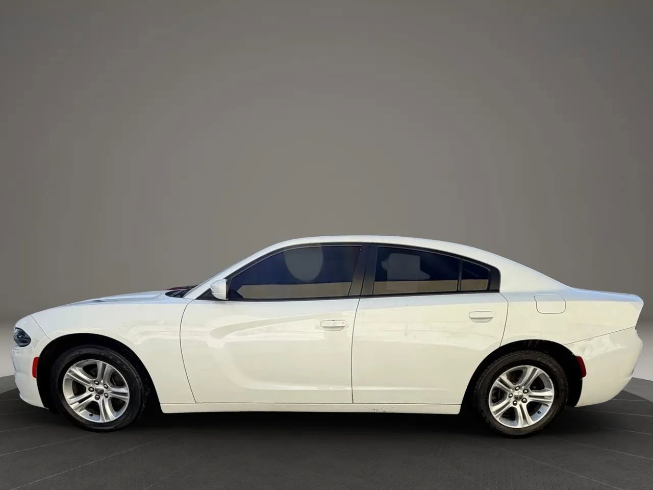 Used 2019 Dodge Charger SXT image 8