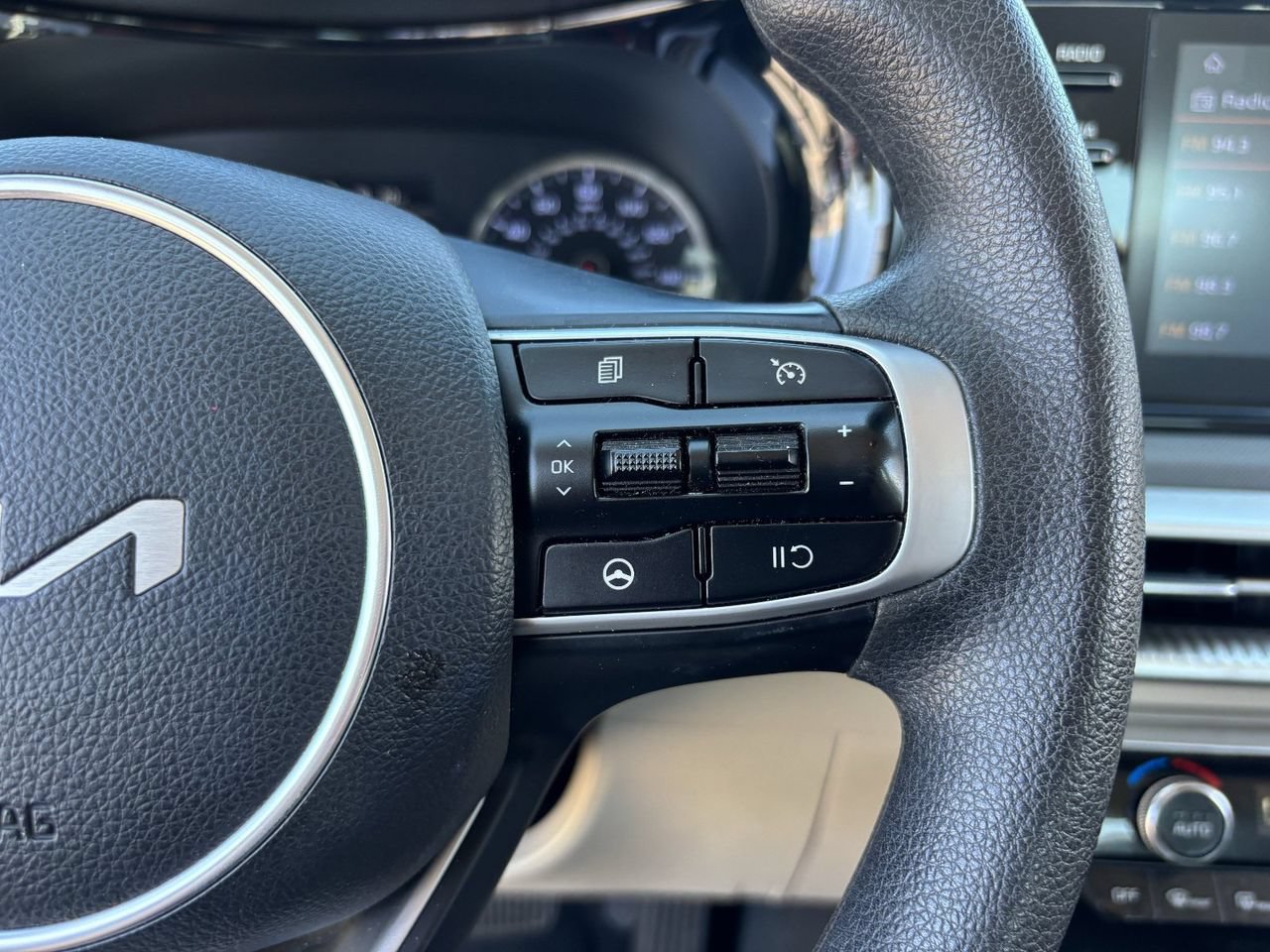 Used 2022 Kia K5 LXS FWD image 27