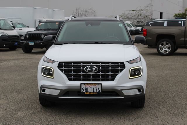 Used 2022 Hyundai Venue Limited image 2
