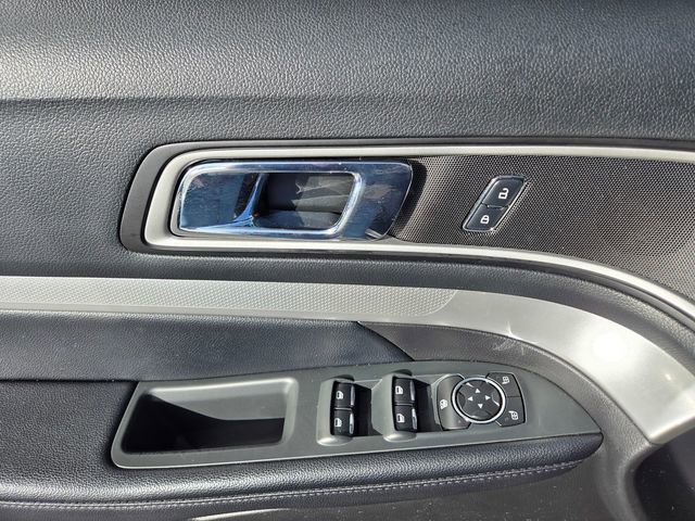 Used 2017 Ford Explorer XLT image 19