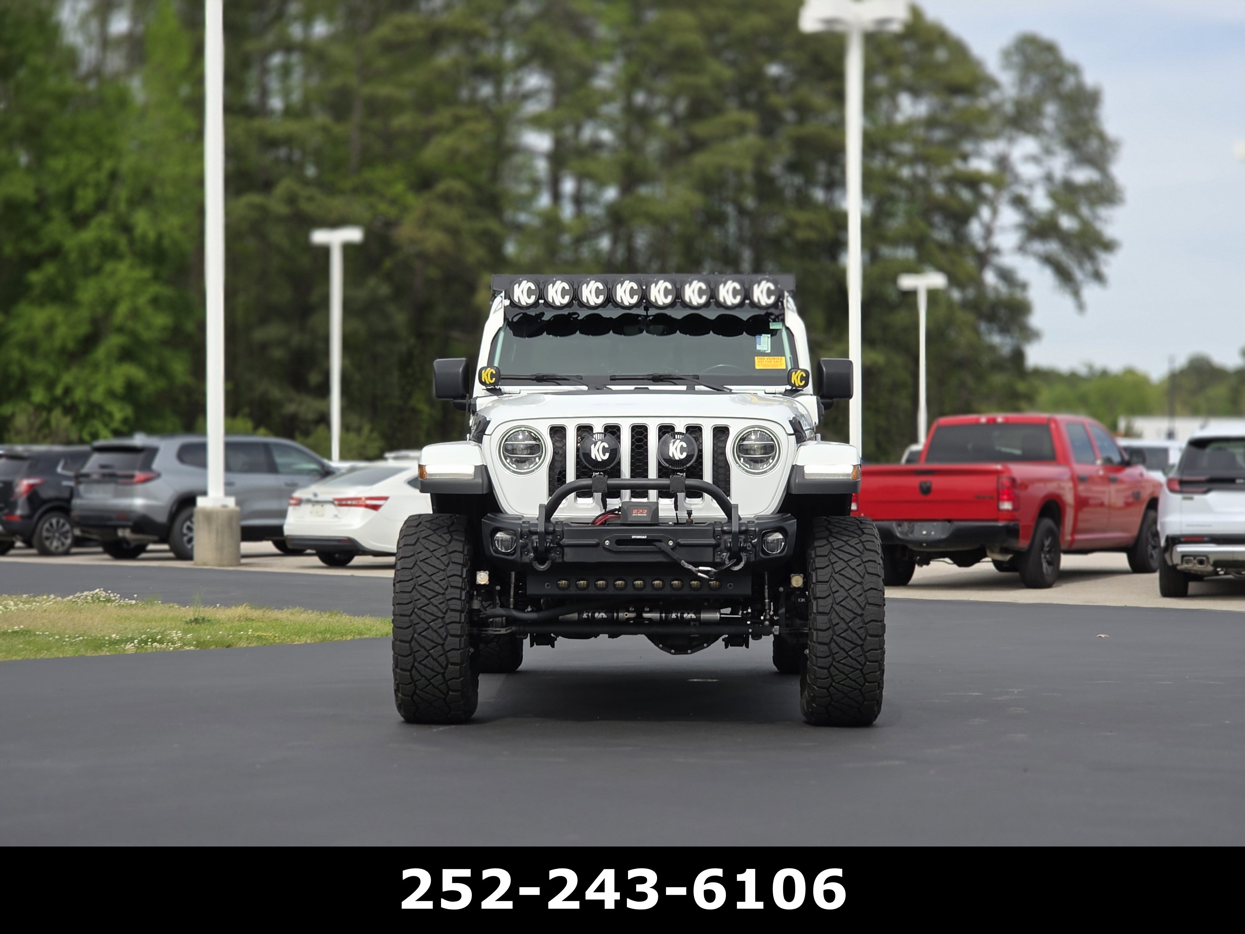 Used 2020 Jeep Gladiator Overland image 2