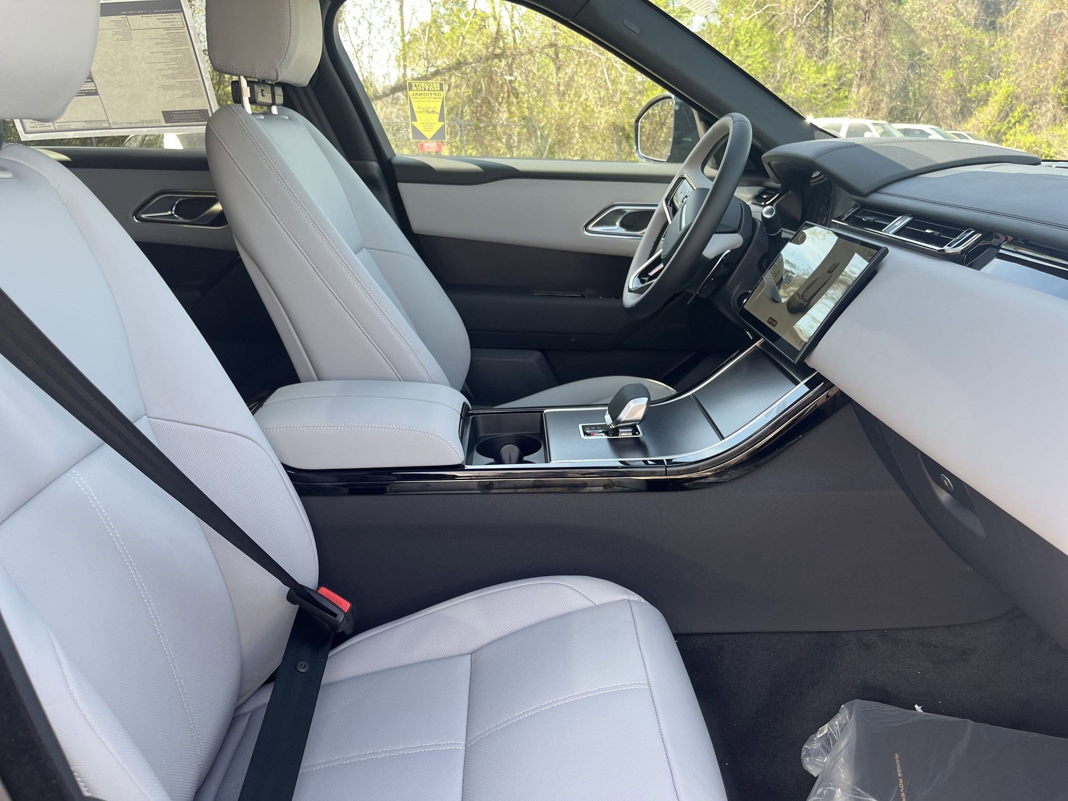 New 2026 Land Rover Range Rover Velar Dynamic SE AWD/4WD image 18