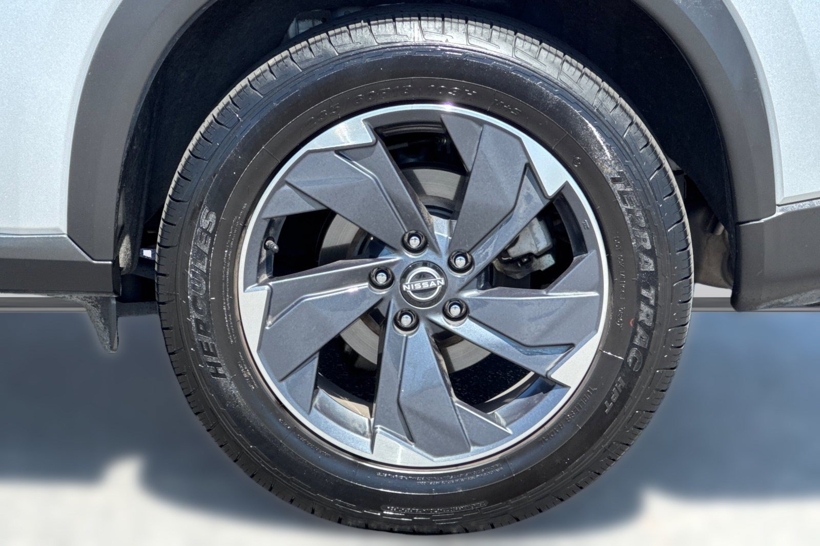 Used 2024 Nissan Rogue SV FWD image 11
