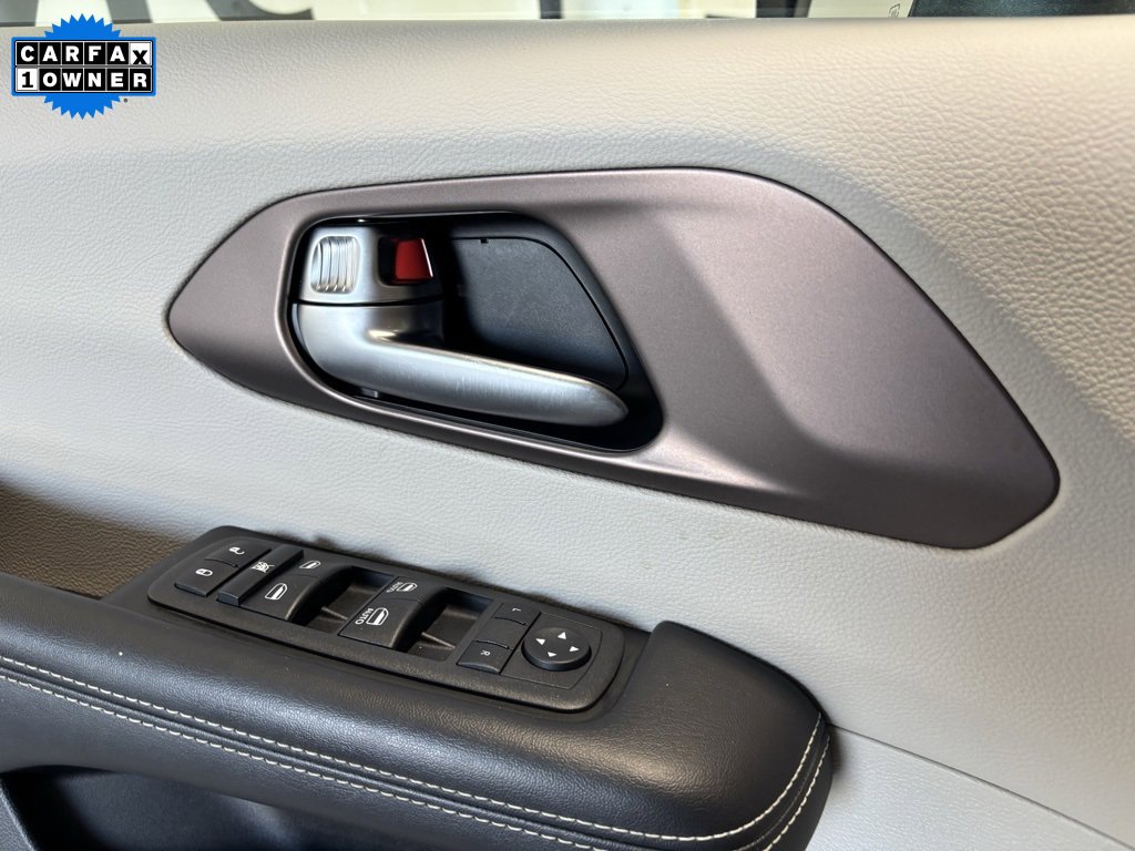 Used 2022 Chrysler Voyager LX image 13