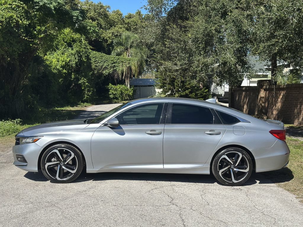 Used 2018 Honda Accord Sport image 2