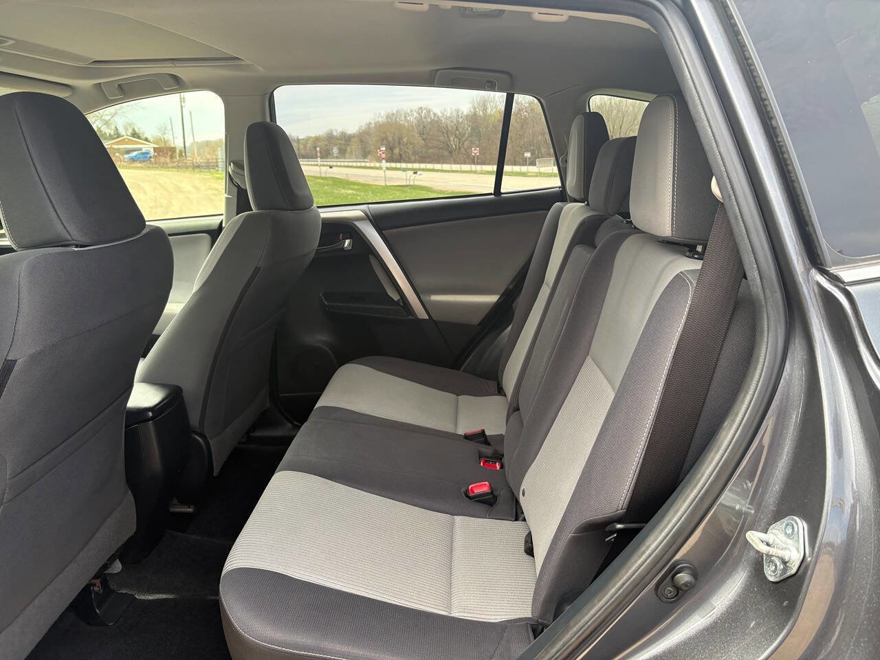 Used 2015 Toyota RAV4 XLE AWD/4WD image 12