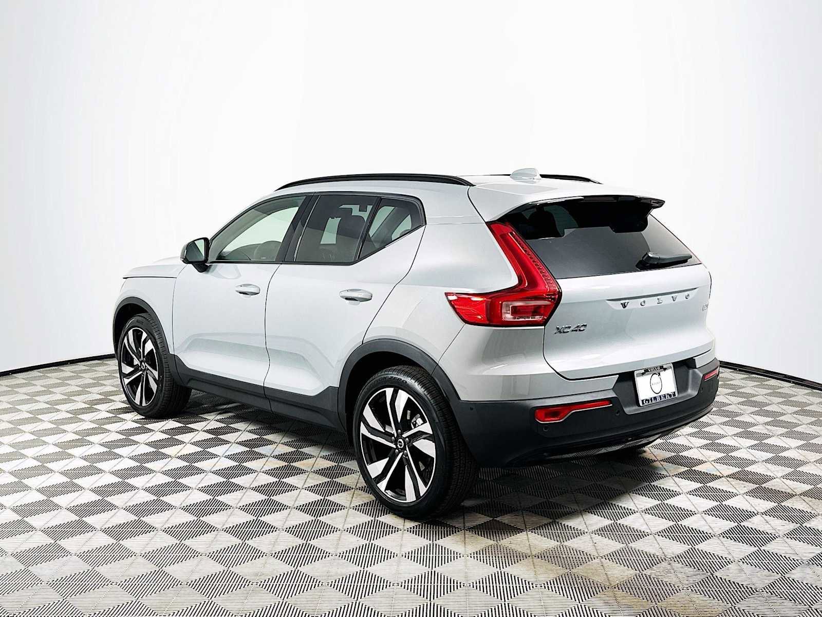 Used 2025 Volvo XC40 B5 Ultra w/ Protection Package image 5