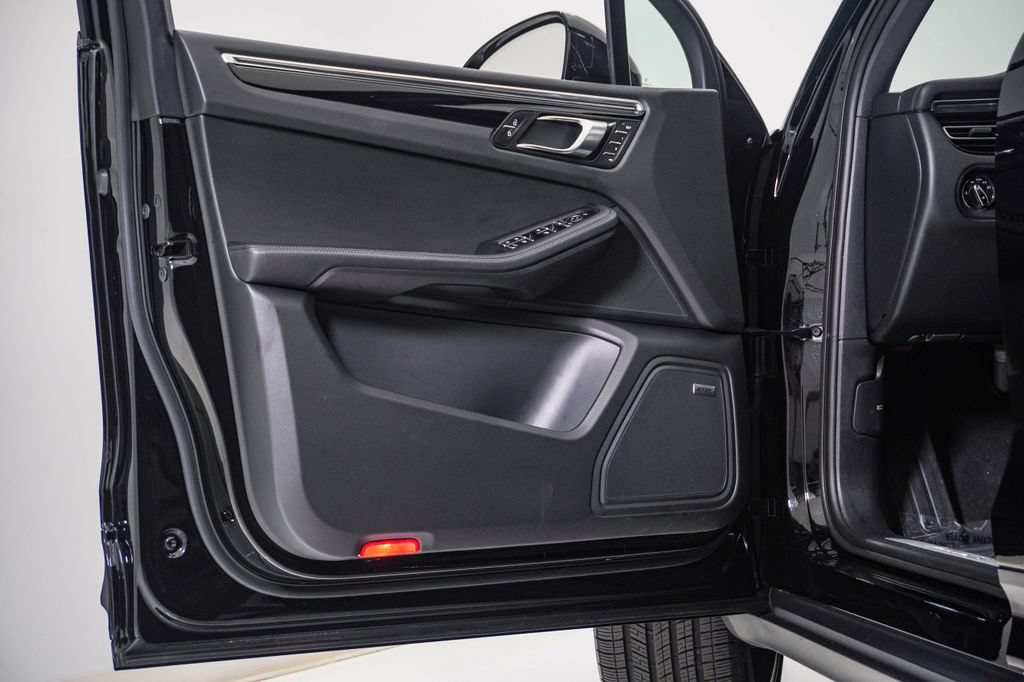 Certified 2026 Porsche Macan S AWD/4WD image 25