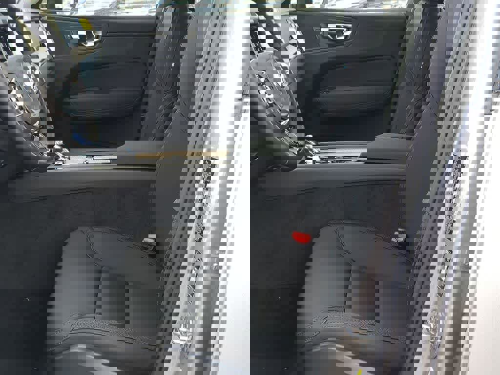 New 2026 Volvo XC60 B5 Plus w/ Protection Package Premier image 15