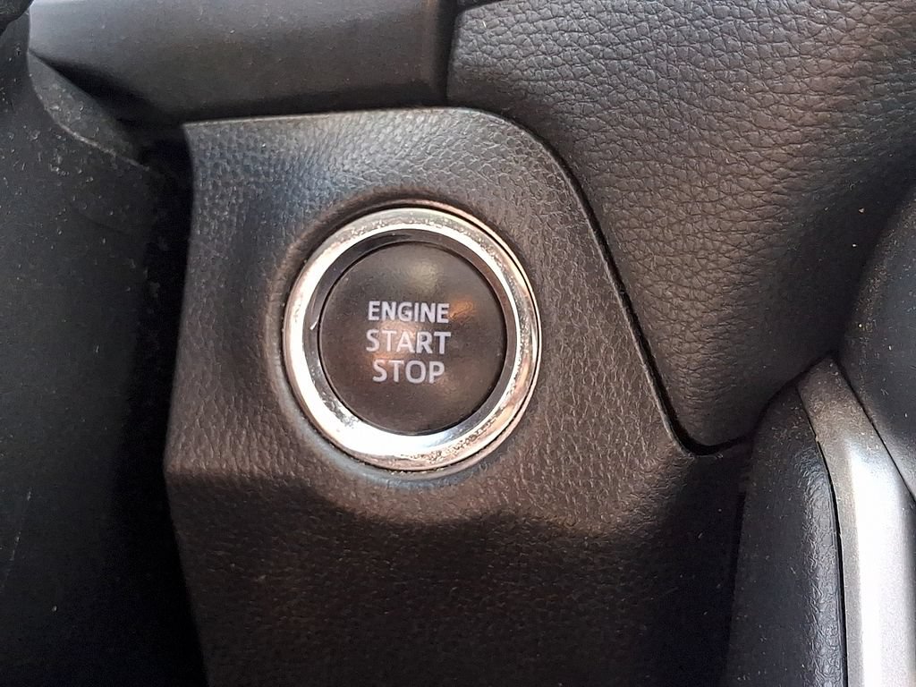Used 2021 Toyota RAV4 XLE w/ Convenience Package FWD image 22