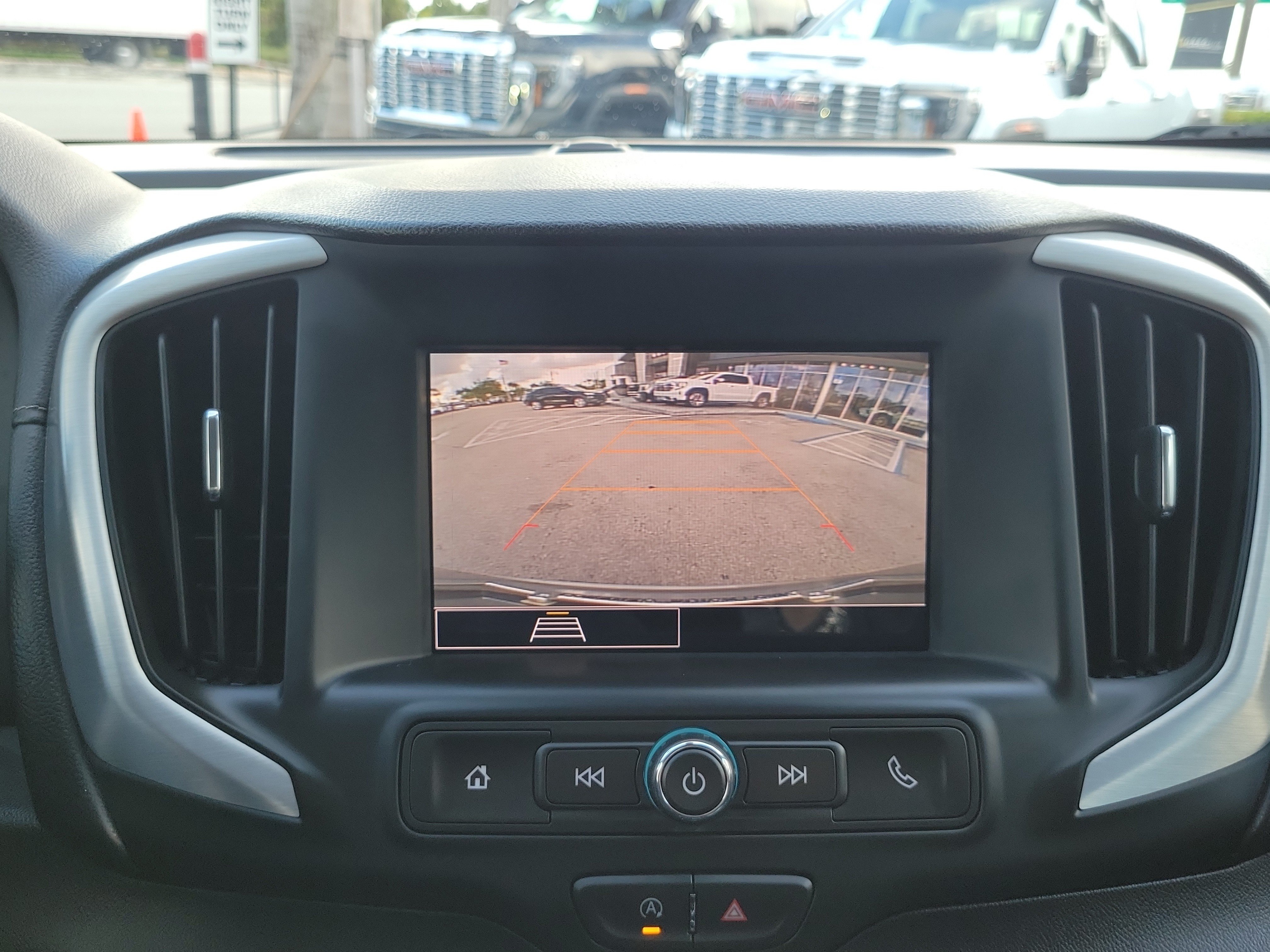 Used 2024 GMC Terrain SLE w/ Driver Convenience Package FWD image 10