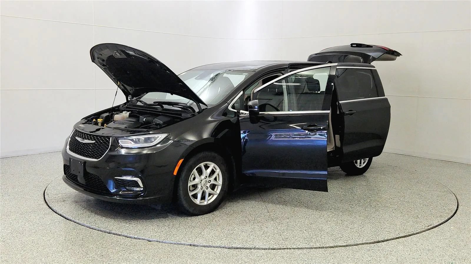 Used 2023 Chrysler Pacifica Touring-L FWD image 10