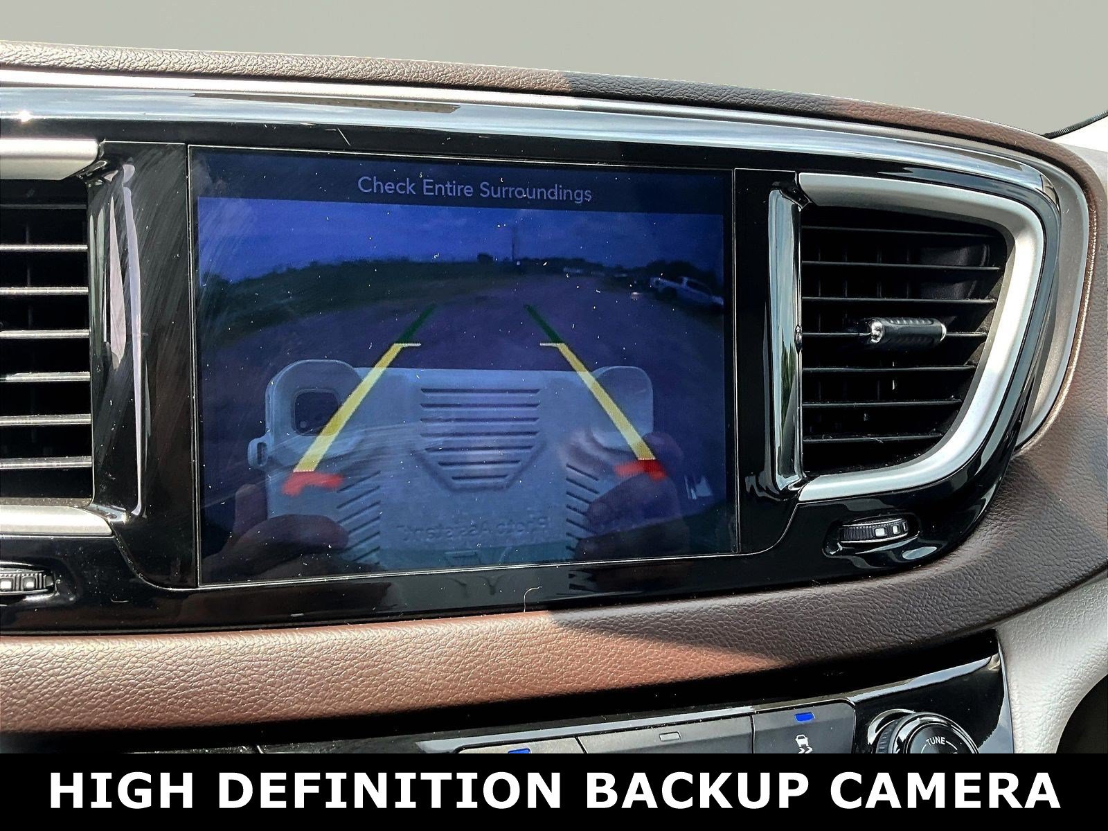 Used 2017 Chrysler Pacifica Touring-L FWD image 9
