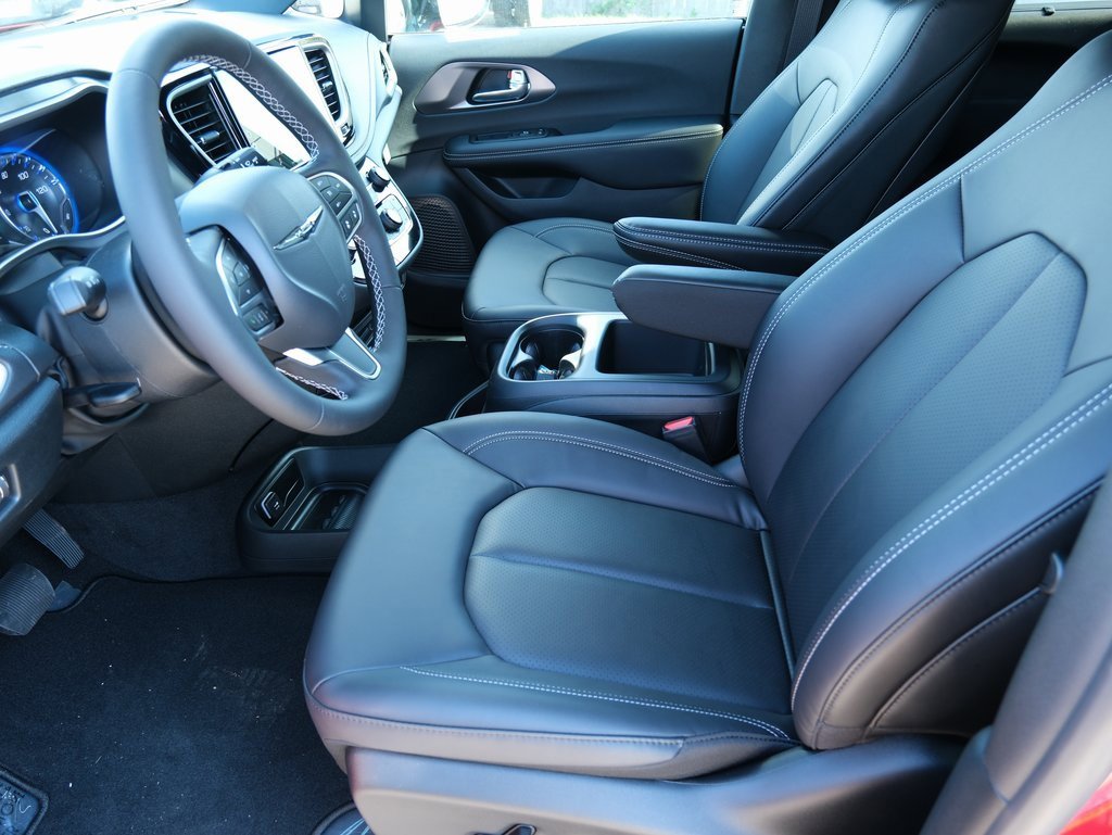 New 2026 Chrysler Pacifica Select image 5
