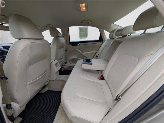 Used 2015 Volkswagen Passat 1.8T Wolfsburg Edition image 21