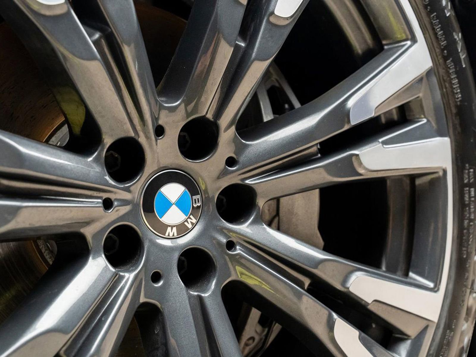 Used 2023 BMW X7 xDrive40i w/ Premium Package image 6