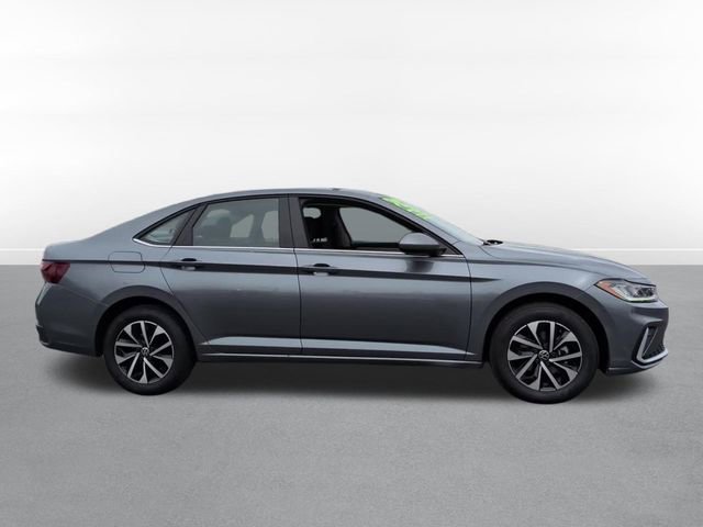Used 2025 Volkswagen Jetta S image 3