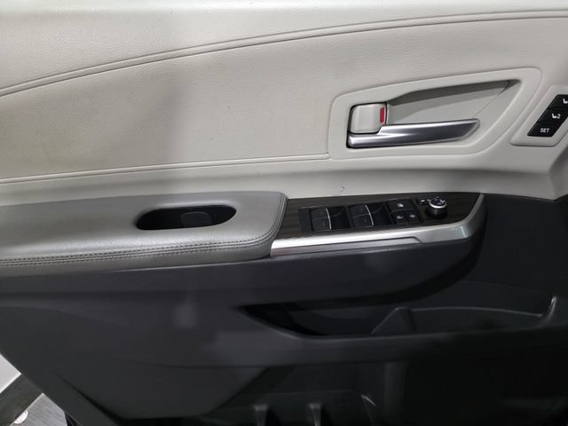 Used 2024 Toyota Sienna Limited AWD/4WD image 10