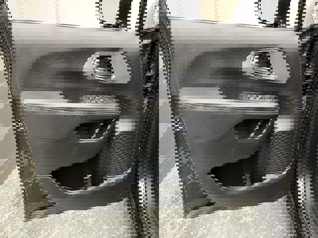 Used 2022 Chrysler Pacifica Touring AWD/4WD image 6