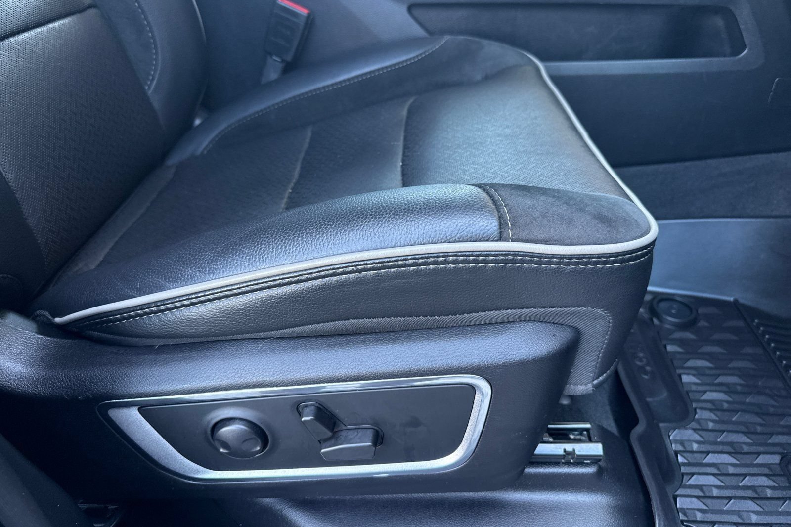 Used 2022 RAM 1500 Laramie AWD/4WD image 21