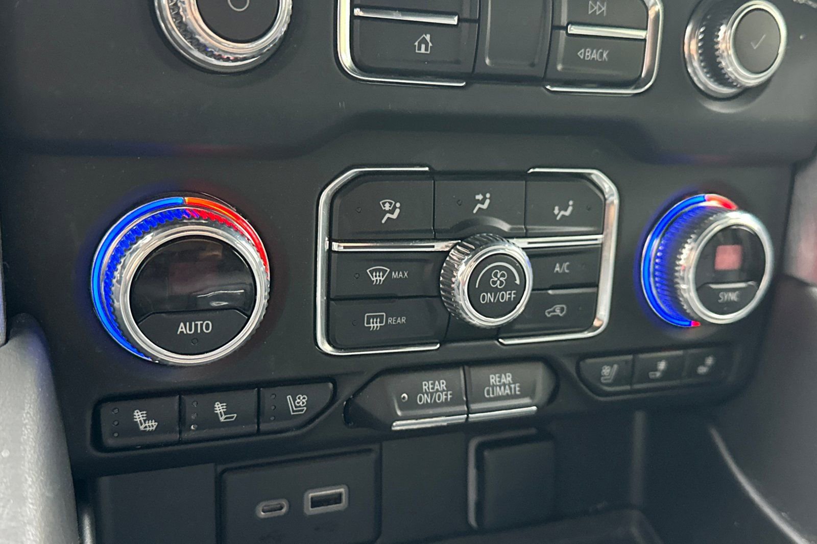 Used 2023 GMC Yukon SLT image 29