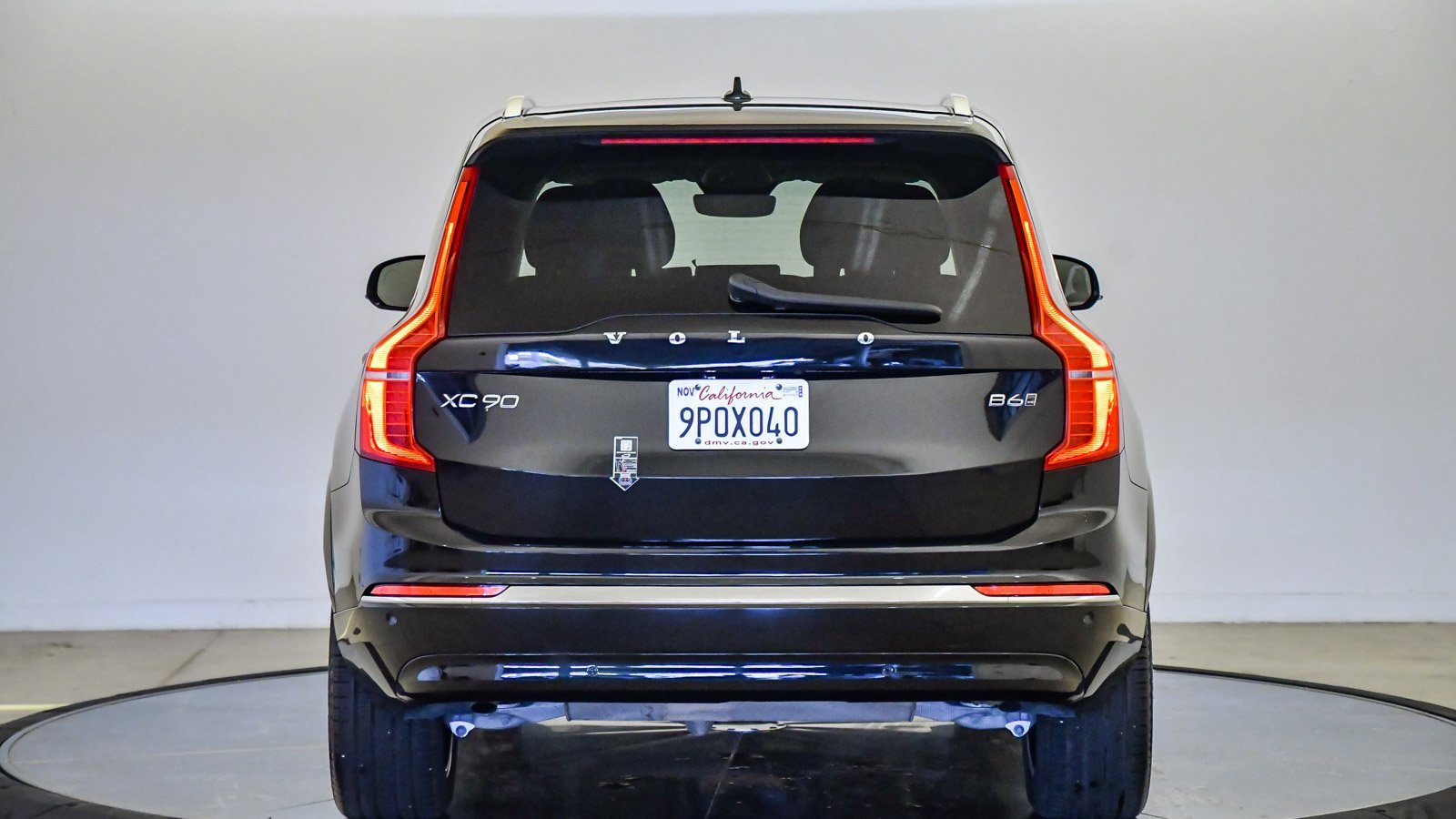 Certified 2025 Volvo XC90 B6 Plus image 3