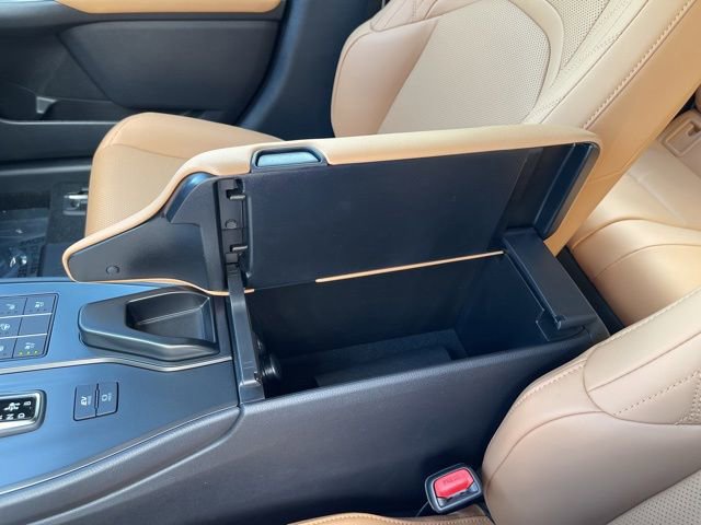 Certified 2026 Lexus UX 300h FWD w/ Accessory Package (Z2) image 29