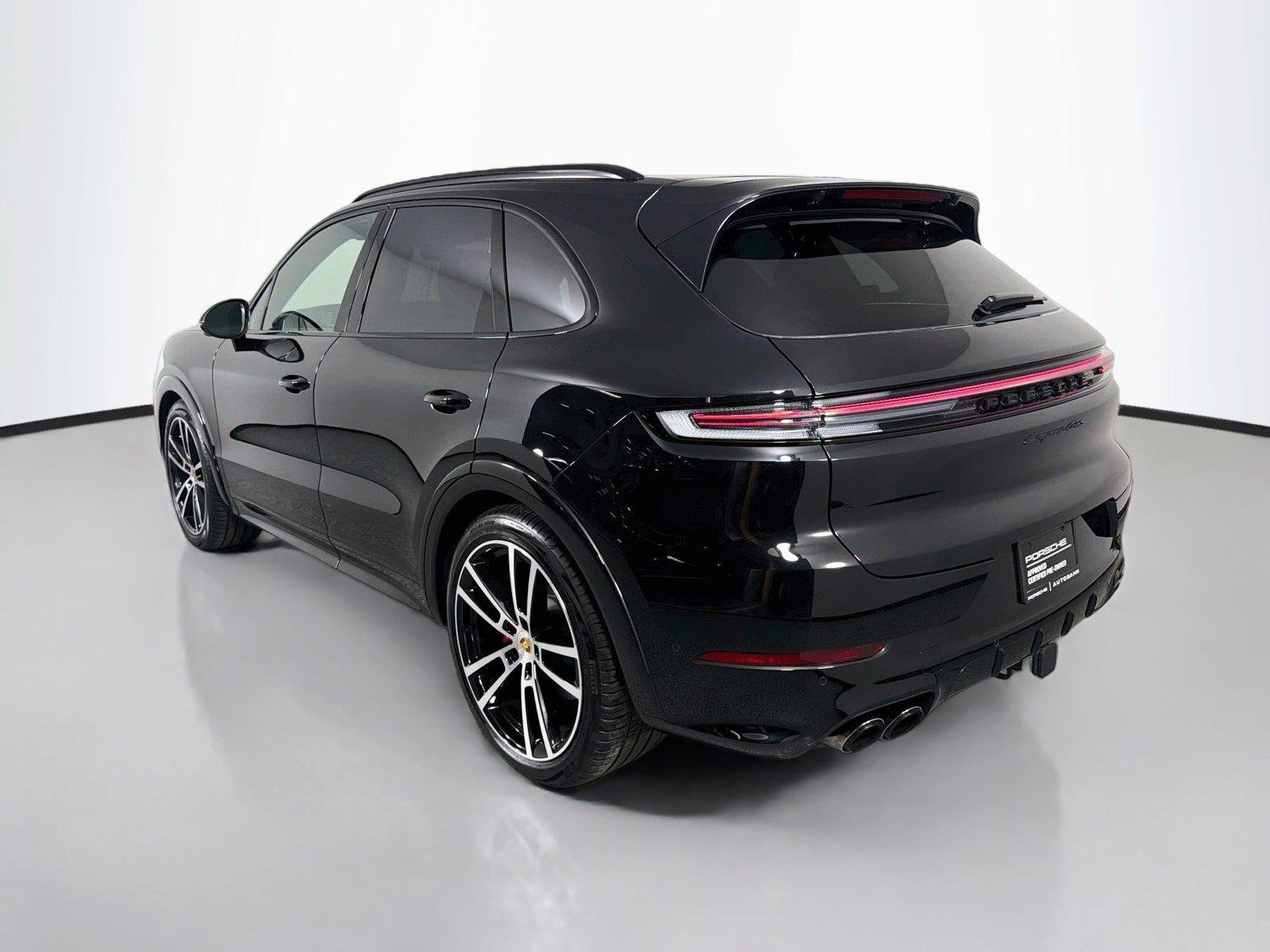 Certified 2026 Porsche Cayenne GTS AWD/4WD image 3