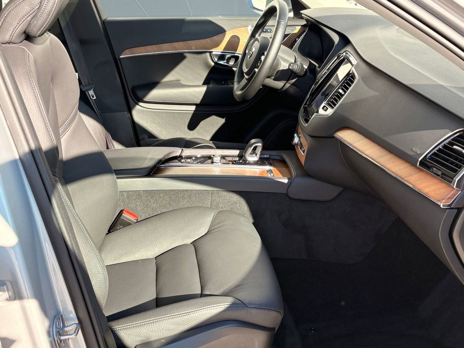 Certified 2025 Volvo XC90 B6 Plus image 26