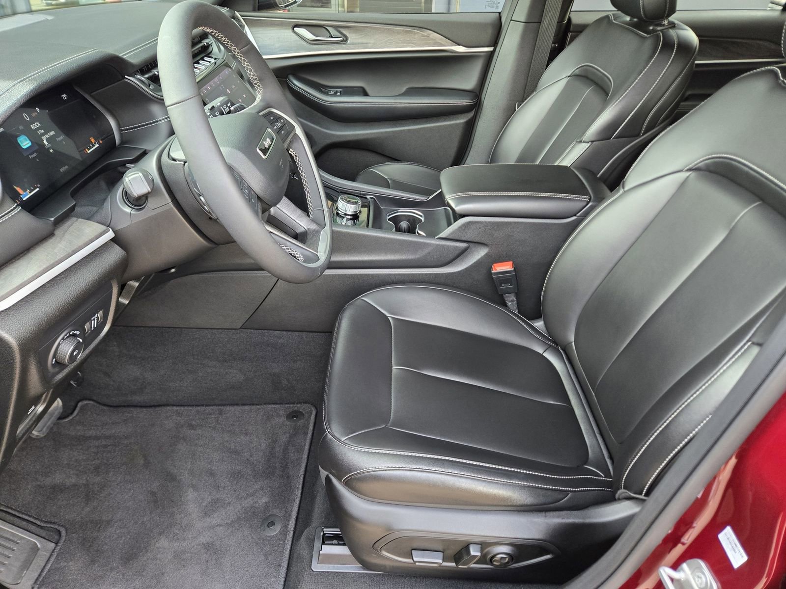 Used 2025 Jeep Grand Cherokee L Limited w/ Black Appearance Package image 13