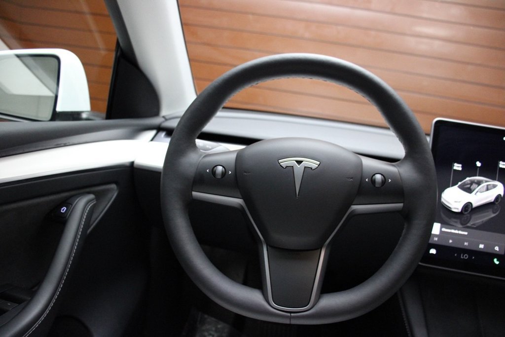Used 2023 Tesla Model Y Long Range AWD/4WD image 27