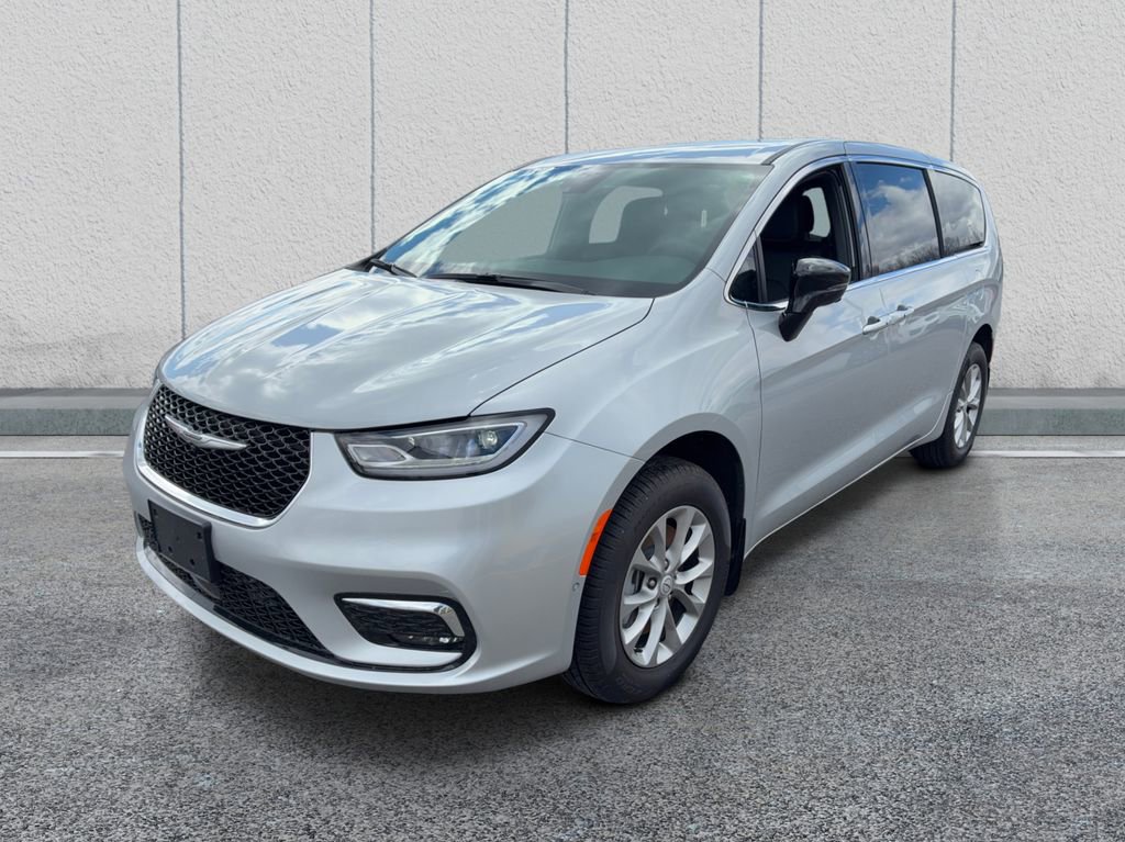 New 2026 Chrysler Pacifica Select AWD/4WD image 3