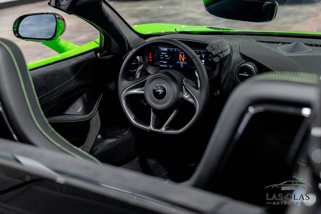 Used 2026 McLaren 750S Spider RWD image 37