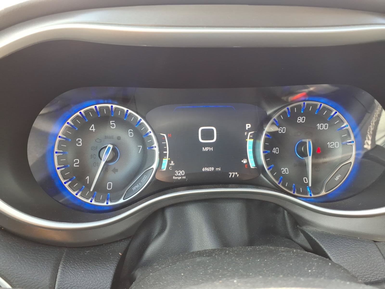 Used 2023 Chrysler Pacifica Touring-L FWD image 15