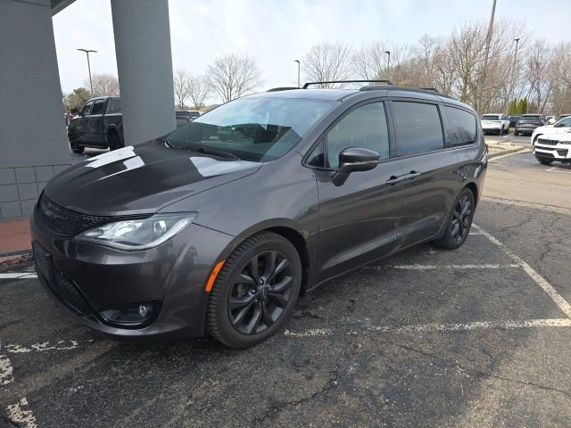 Used 2018 Chrysler Pacifica Limited w/ S Appearance Package image 1