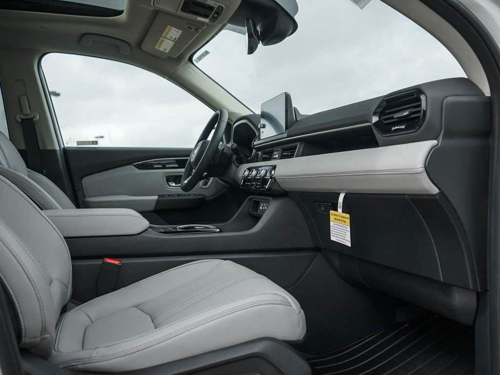 New 2025 Honda Pilot Touring image 11