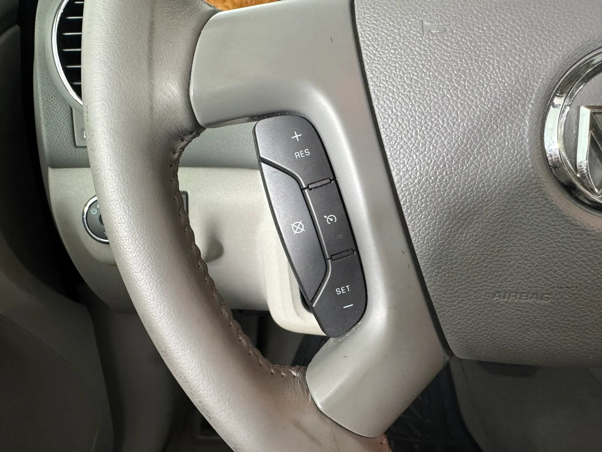 Used 2011 Buick Enclave CXL w/ Trailering Provision Package AWD/4WD image 15