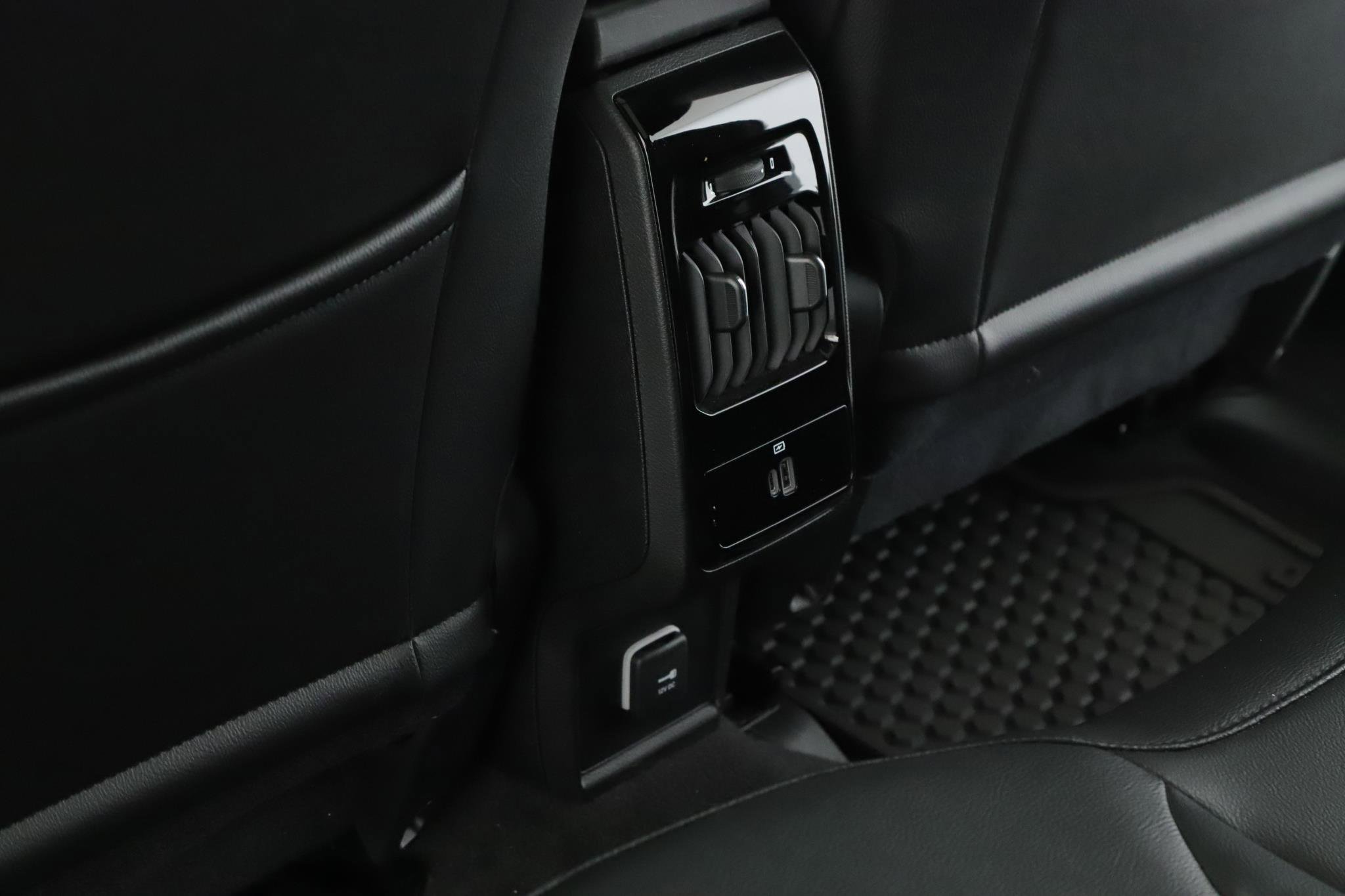 Used 2024 Jeep Compass Latitude w/ Sun and Sound Group image 6