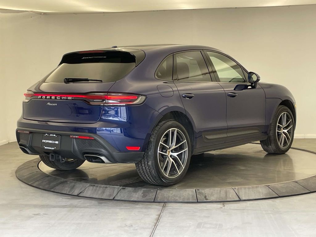 Certified 2025 Porsche Macan image 7
